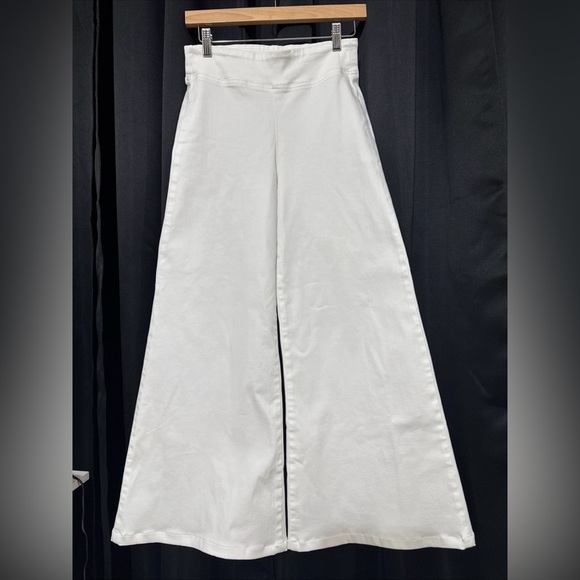 FRAME White Flare Jeans - Picture 7 of 8